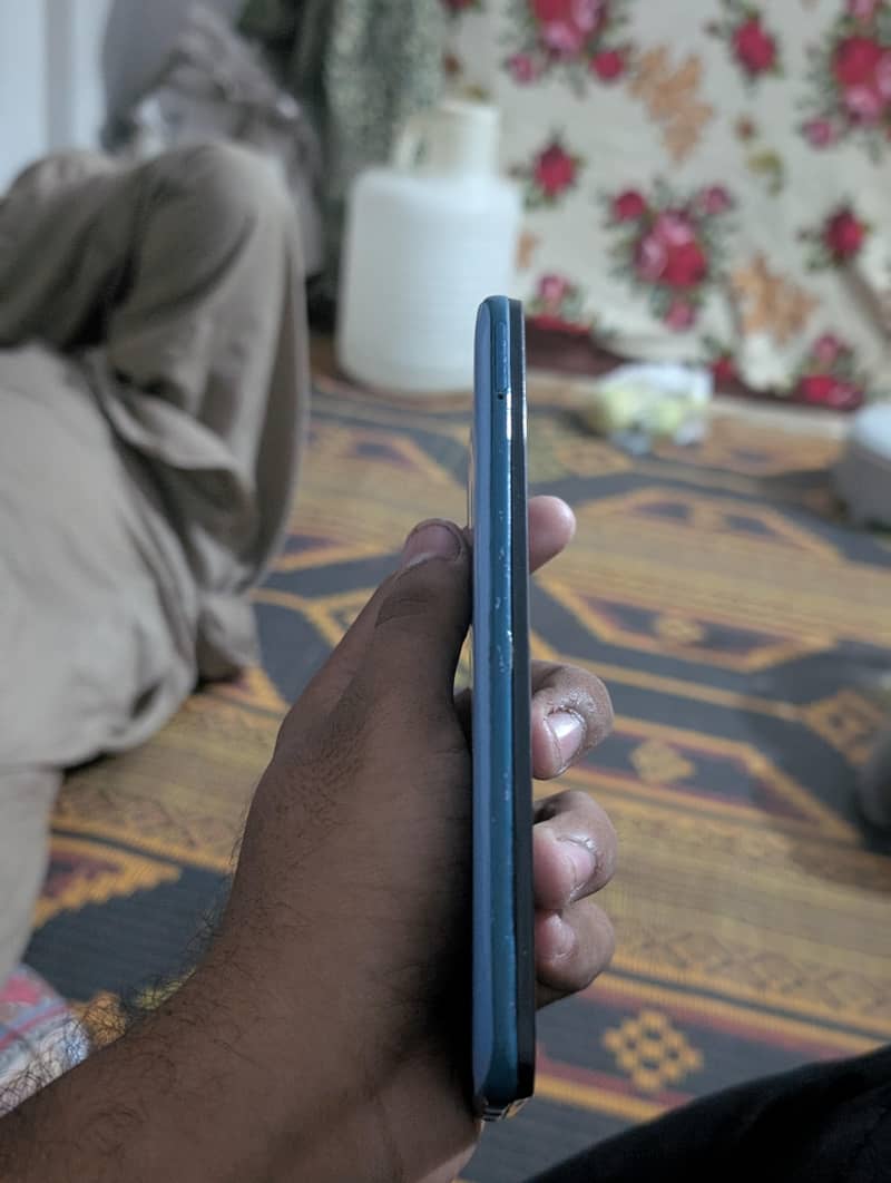 Samsung Mobile A30 1