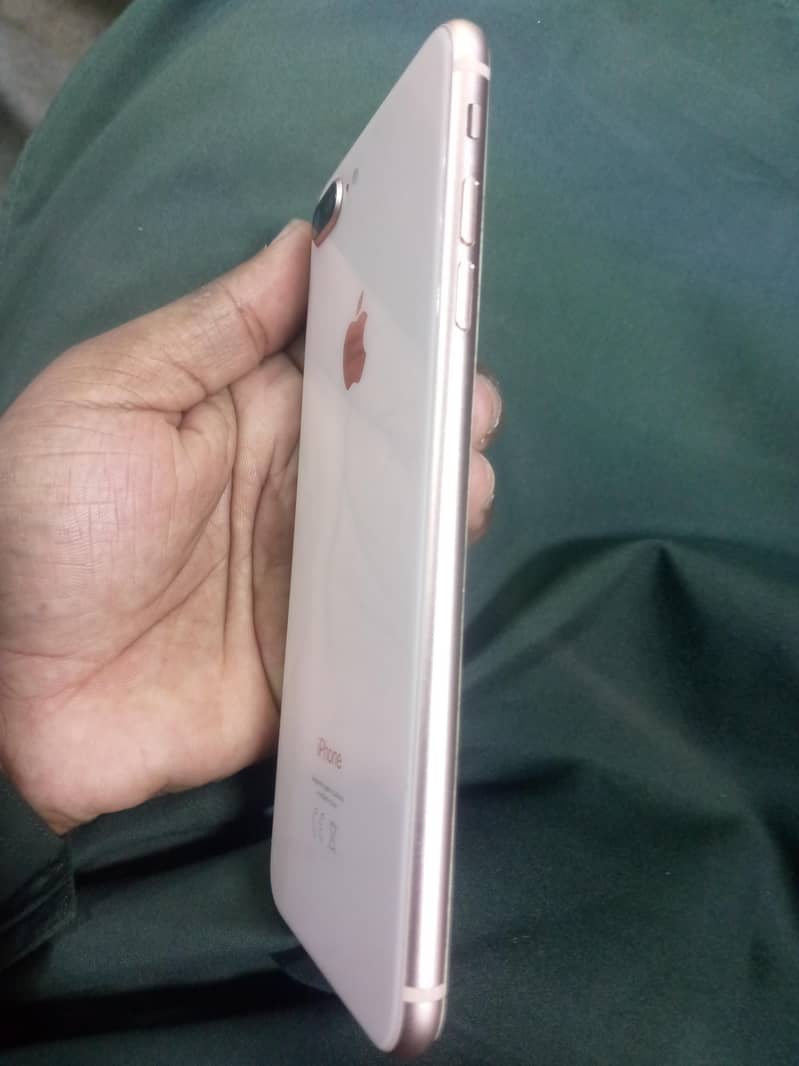 Apple iPhone 8 Plus 3
