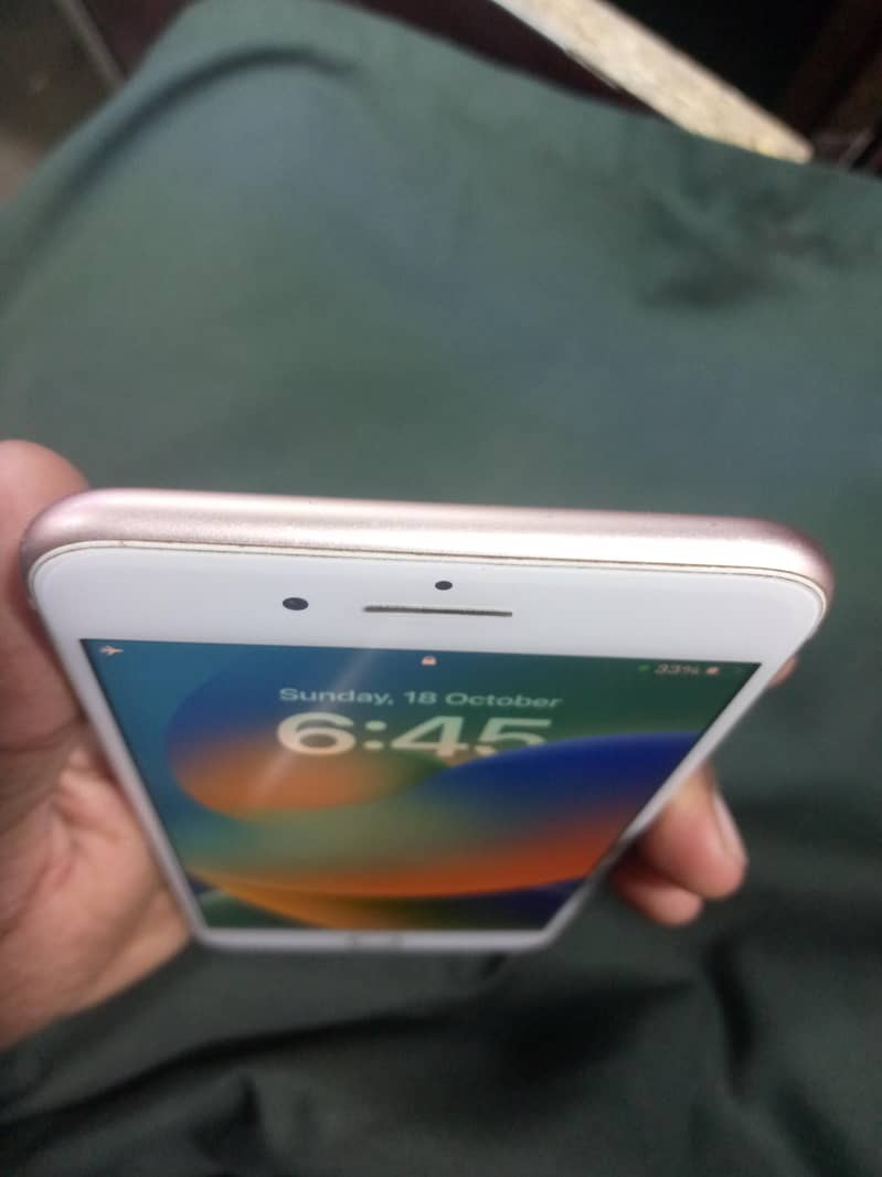 Apple iPhone 8 Plus 4