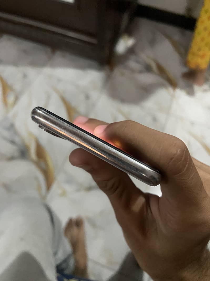 Apple iPhone X 6