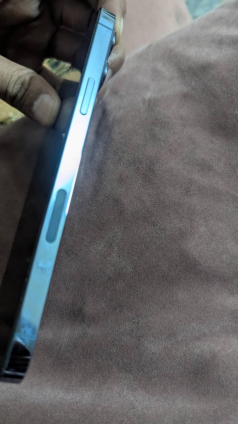 Apple iPhone 13 Pro Max 2