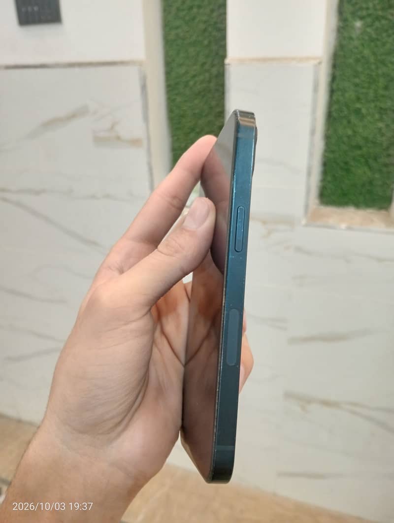Apple iPhone 13 4