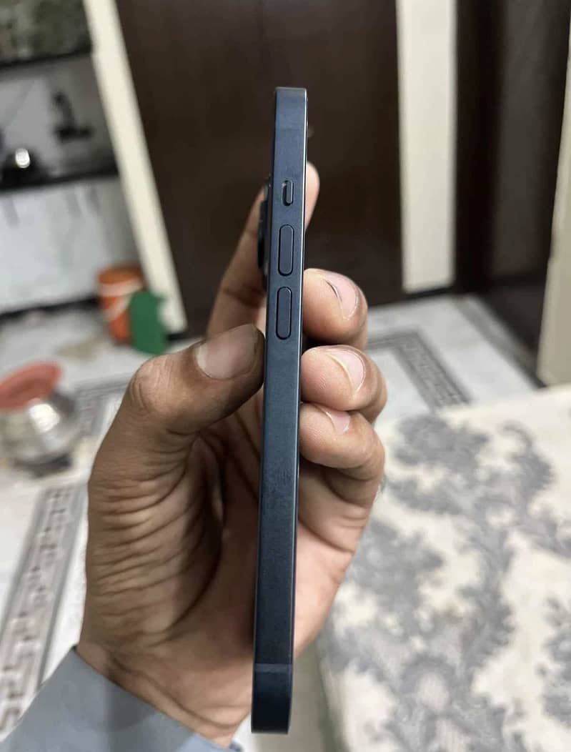Apple iPhone 14 4