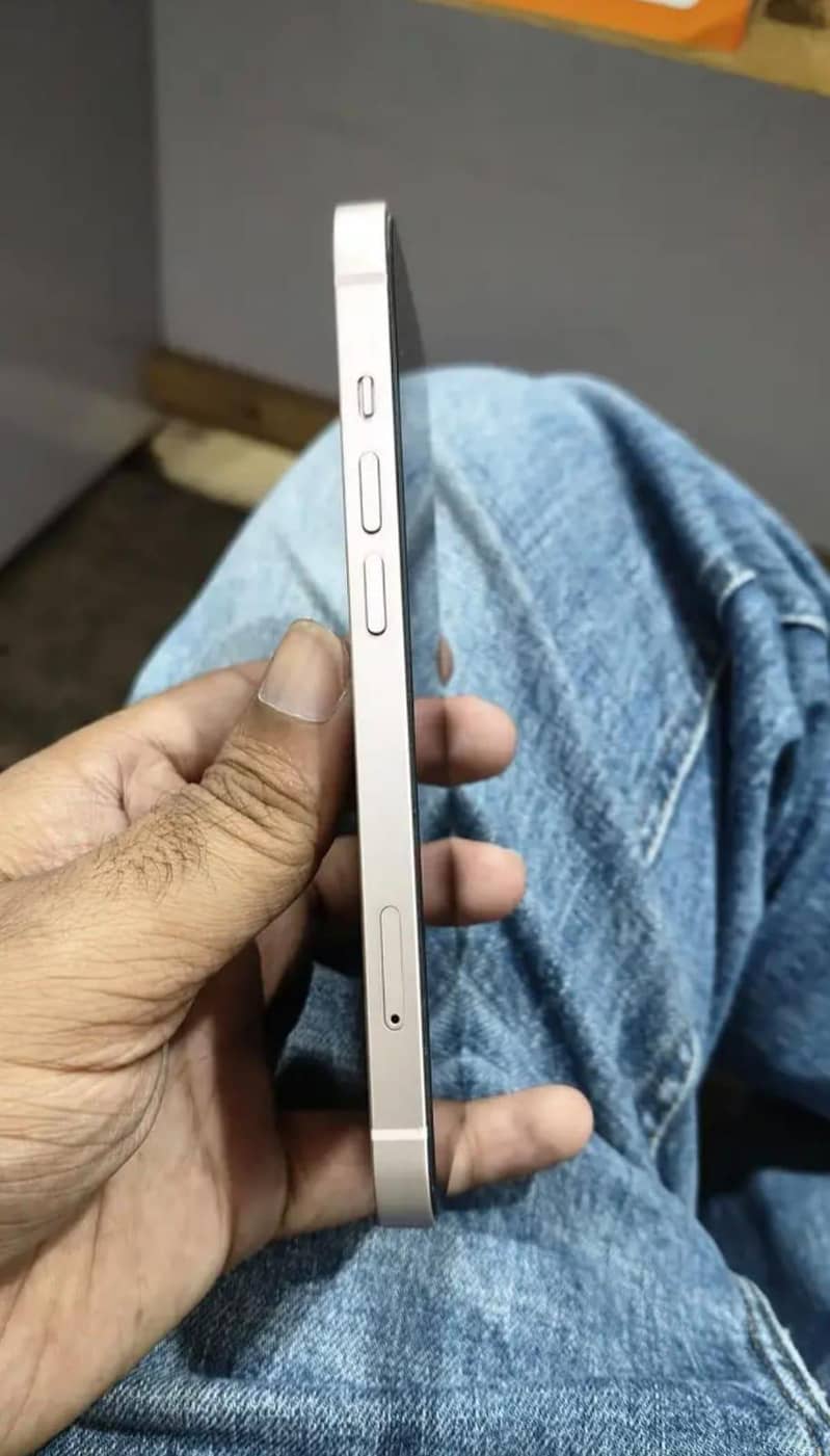 Apple iPhone 13 1