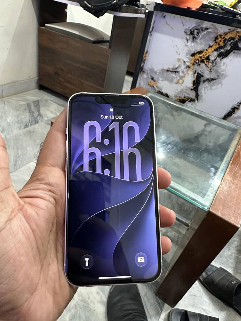 Apple iPhone 13 5