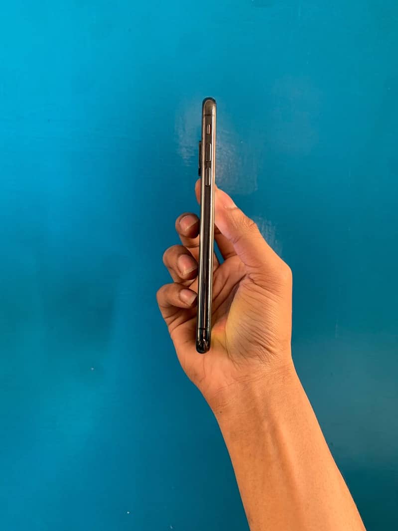 Apple iPhone X 4