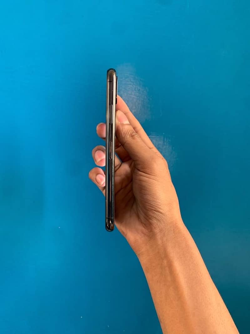 Apple iPhone X 5