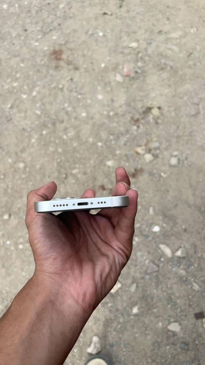 Apple iPhone 13 1