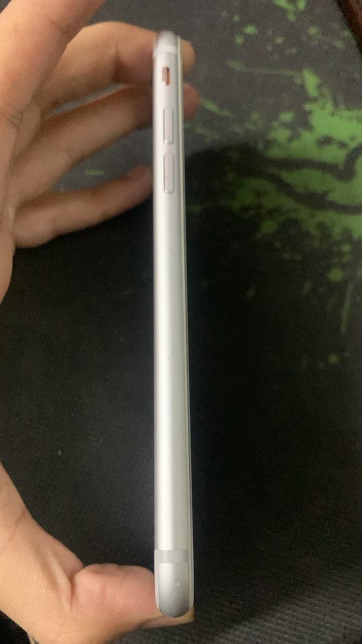 Apple iPhone 7 2