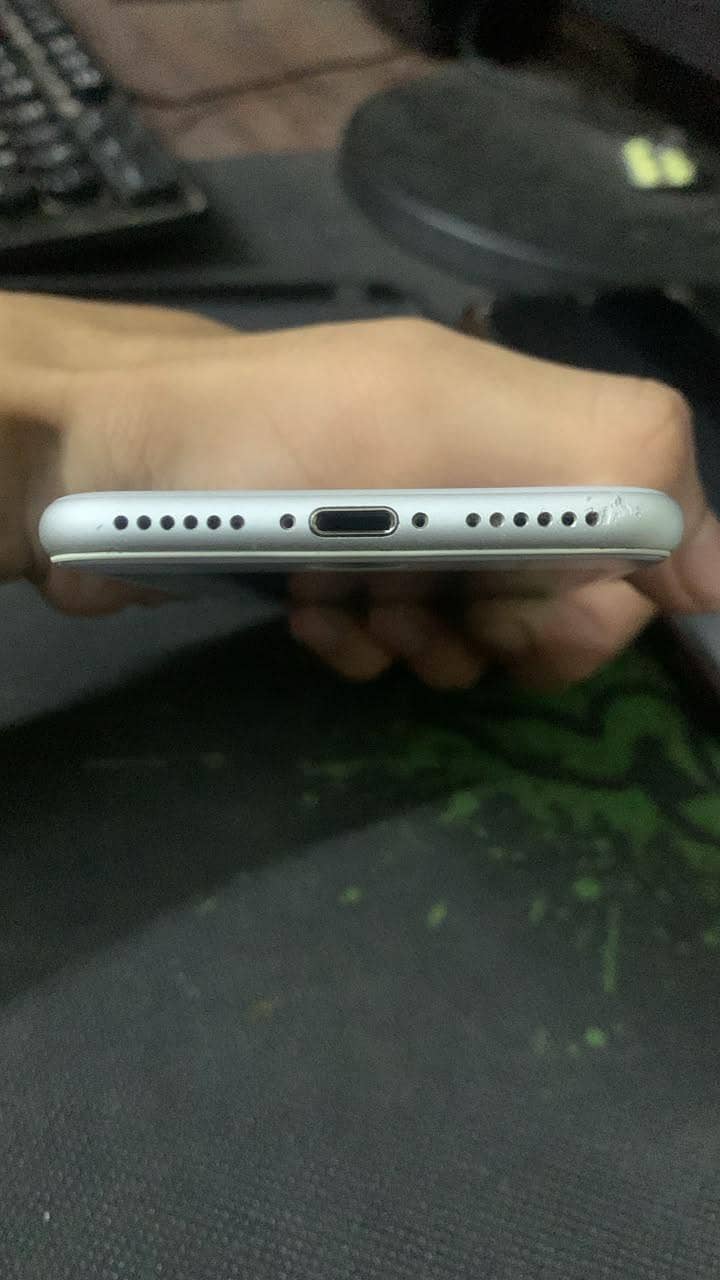 Apple iPhone 7 3