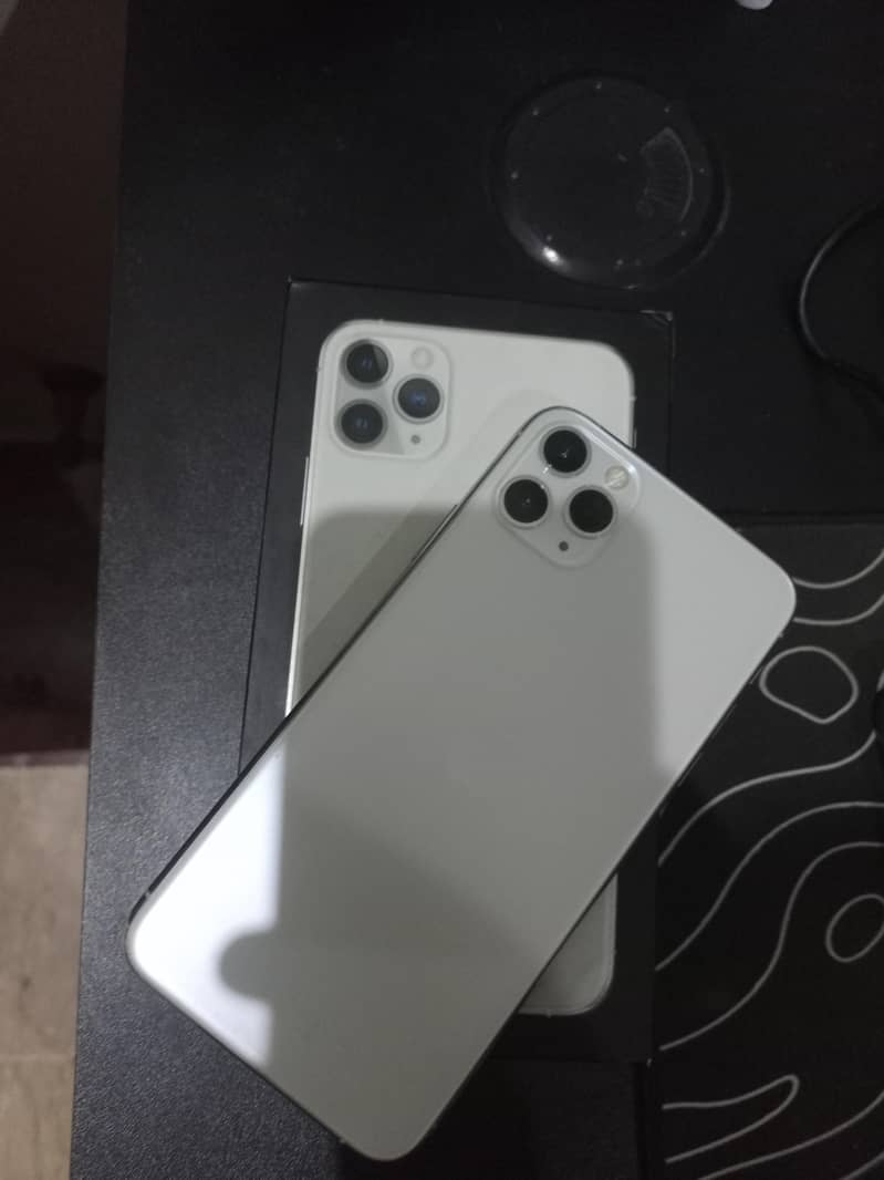 Apple iPhone 11 Pro Max 0