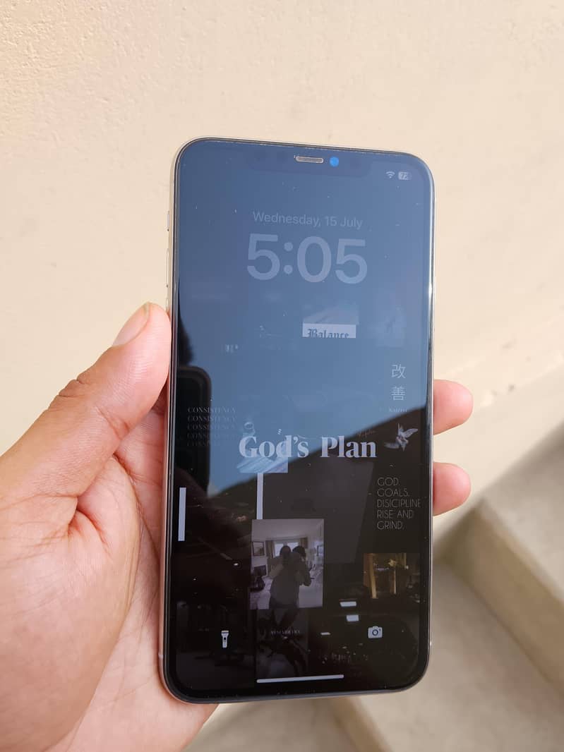 Apple iPhone 11 Pro Max 4
