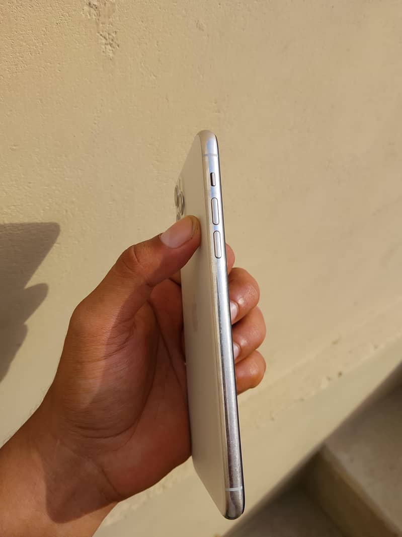 Apple iPhone 11 Pro Max 8