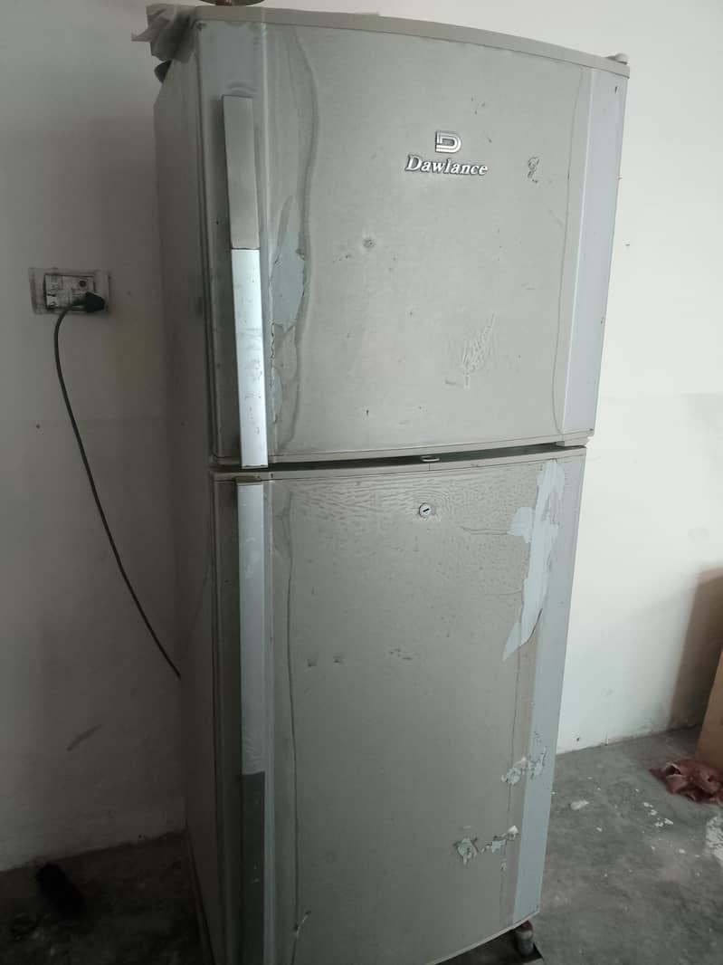 Dawlance fridge Large 0