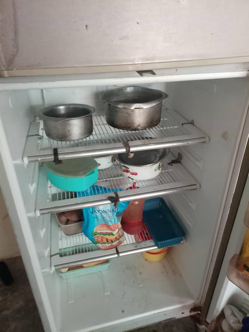 Dawlance fridge Large 3