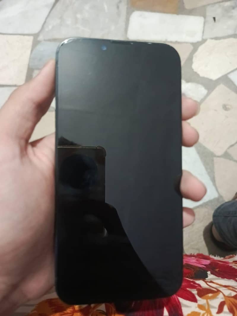 Apple iPhone 13 4