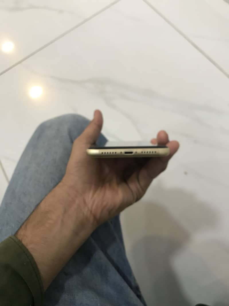 Apple iPhone XR 4