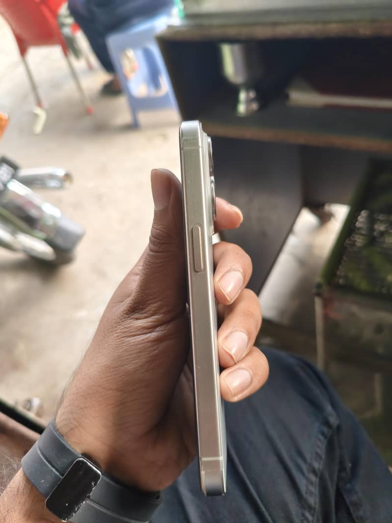 Apple iPhone 15 Pro 1
