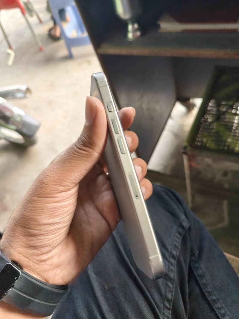 Apple iPhone 15 Pro 2
