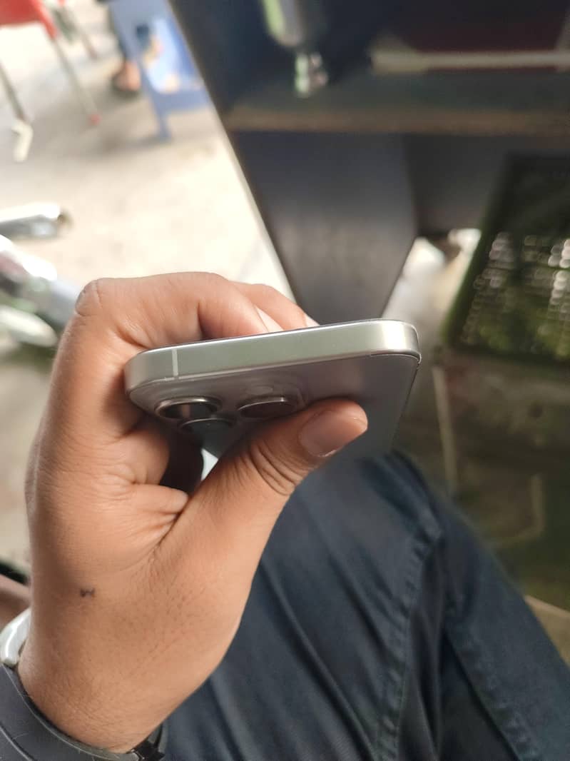 Apple iPhone 15 Pro 3