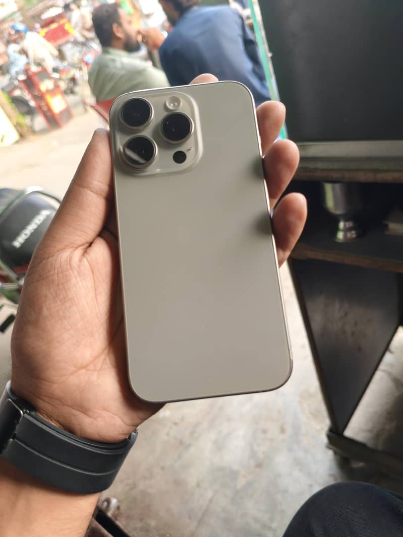 Apple iPhone 15 Pro 4