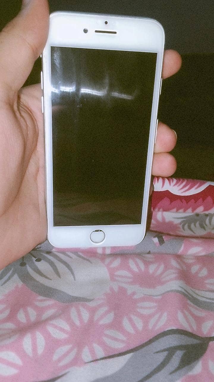 Apple iPhone 7 0
