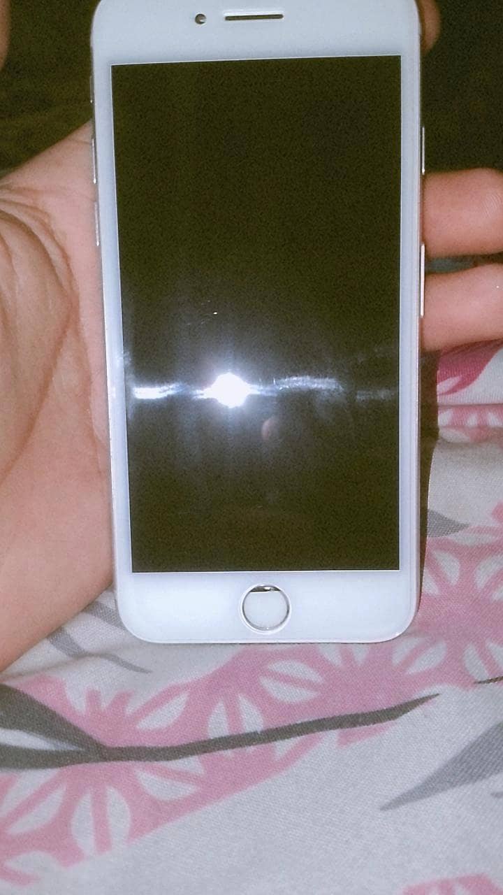 Apple iPhone 7 1