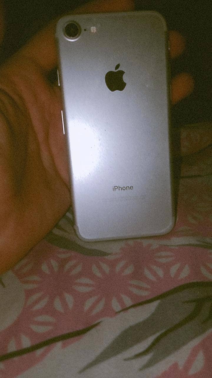 Apple iPhone 7 2