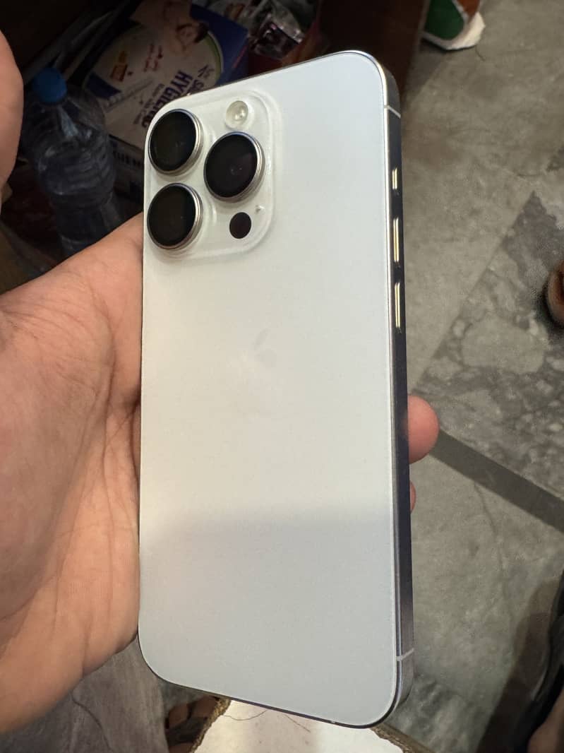 Apple iPhone 15 Pro 2