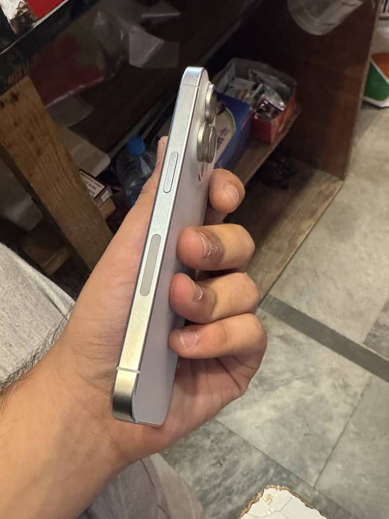 Apple iPhone 15 Pro 4