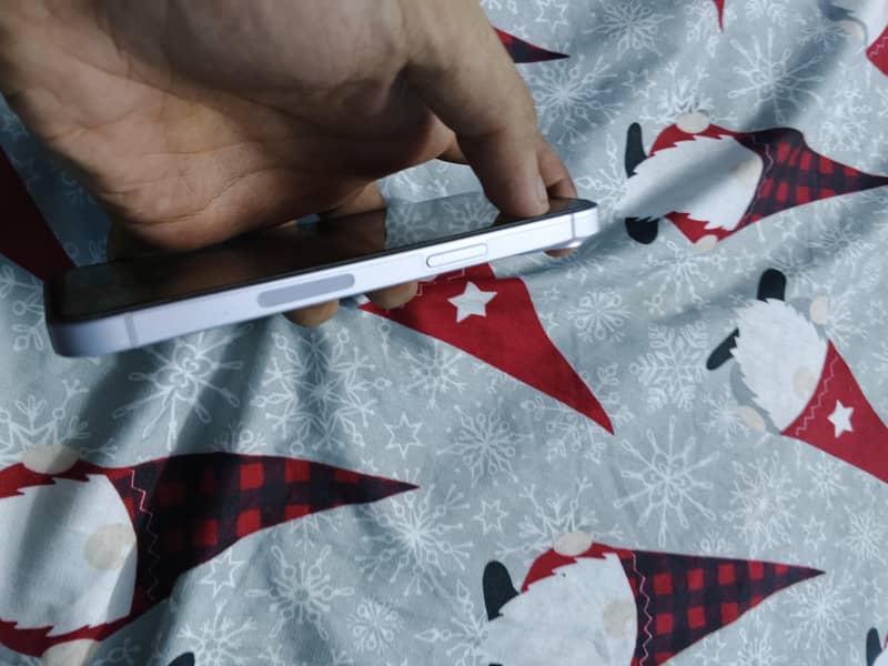 Apple iPhone 14 3