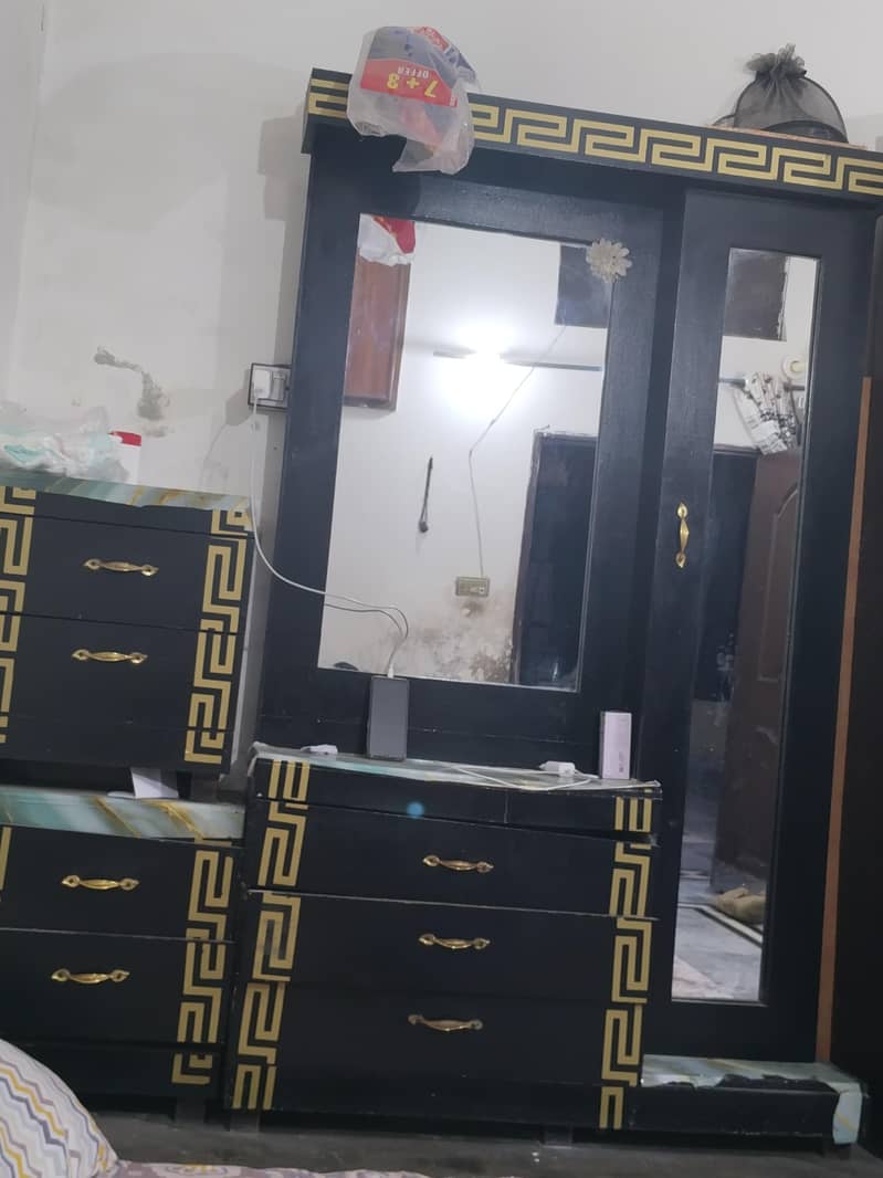 bed  and 2 side table and dressing 0
