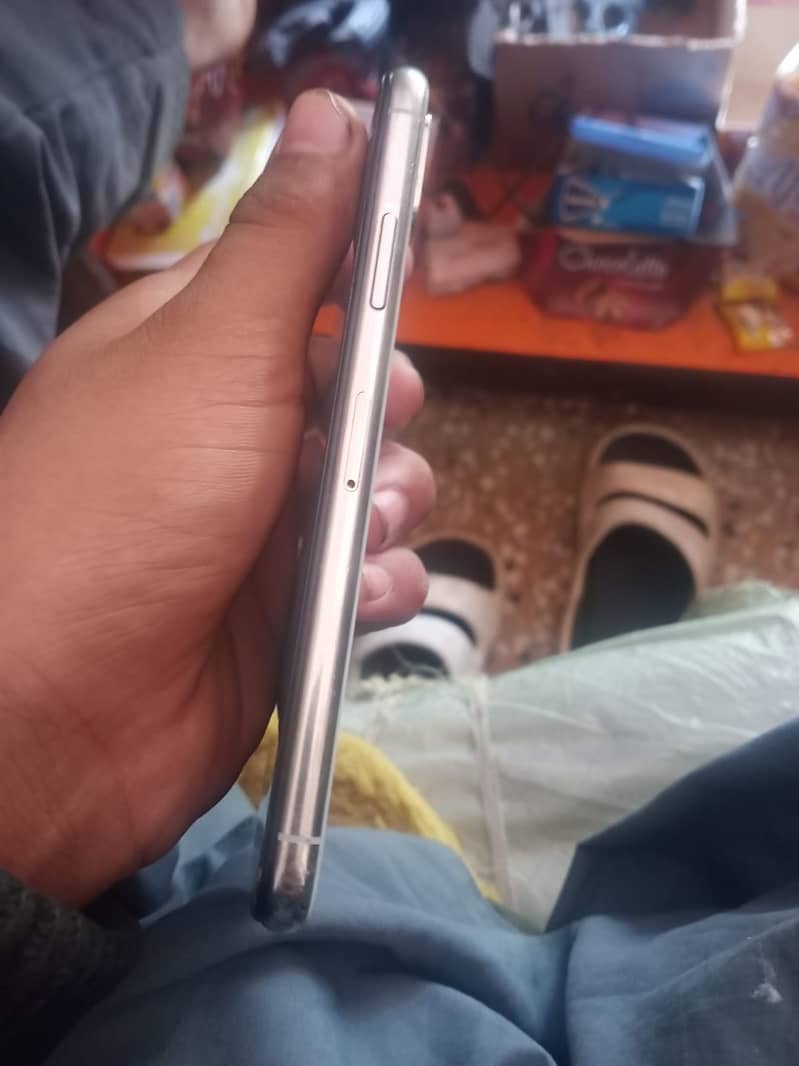 Apple iPhone X 3