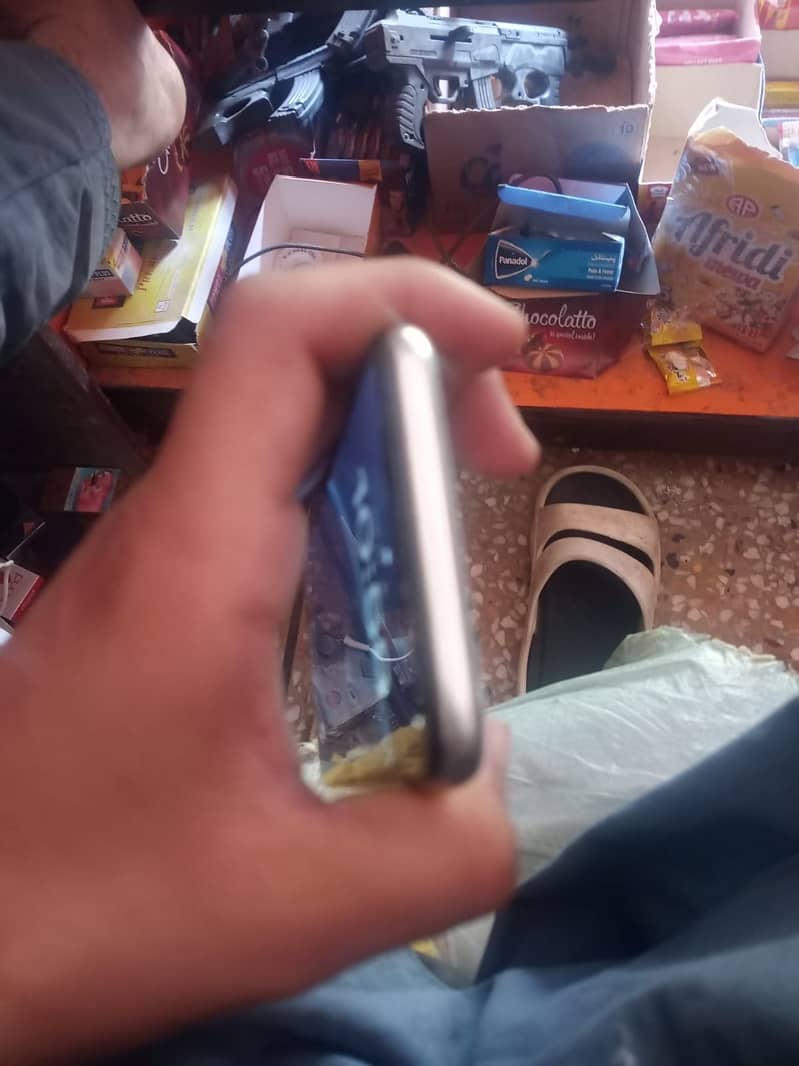 Apple iPhone X 4