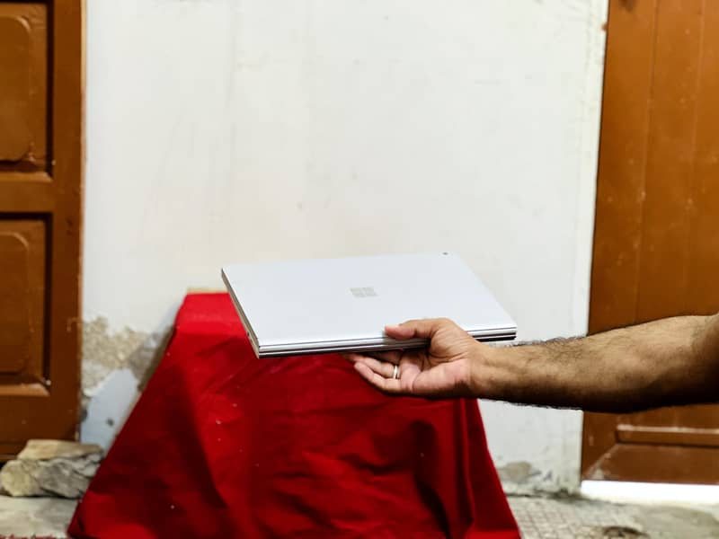 Microsoft Surface Book | 4k | Nvidia Graphics 3