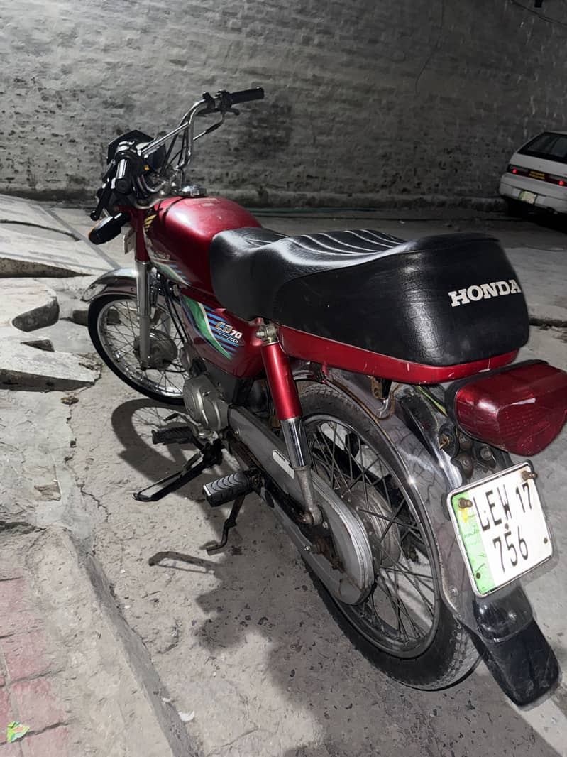 Honda CD70 4