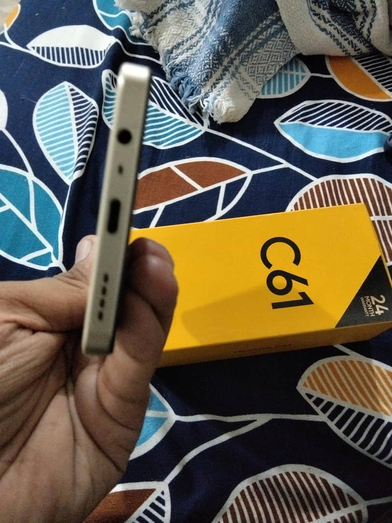 Realme C61 4