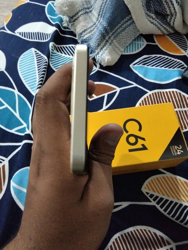 Realme C61 5