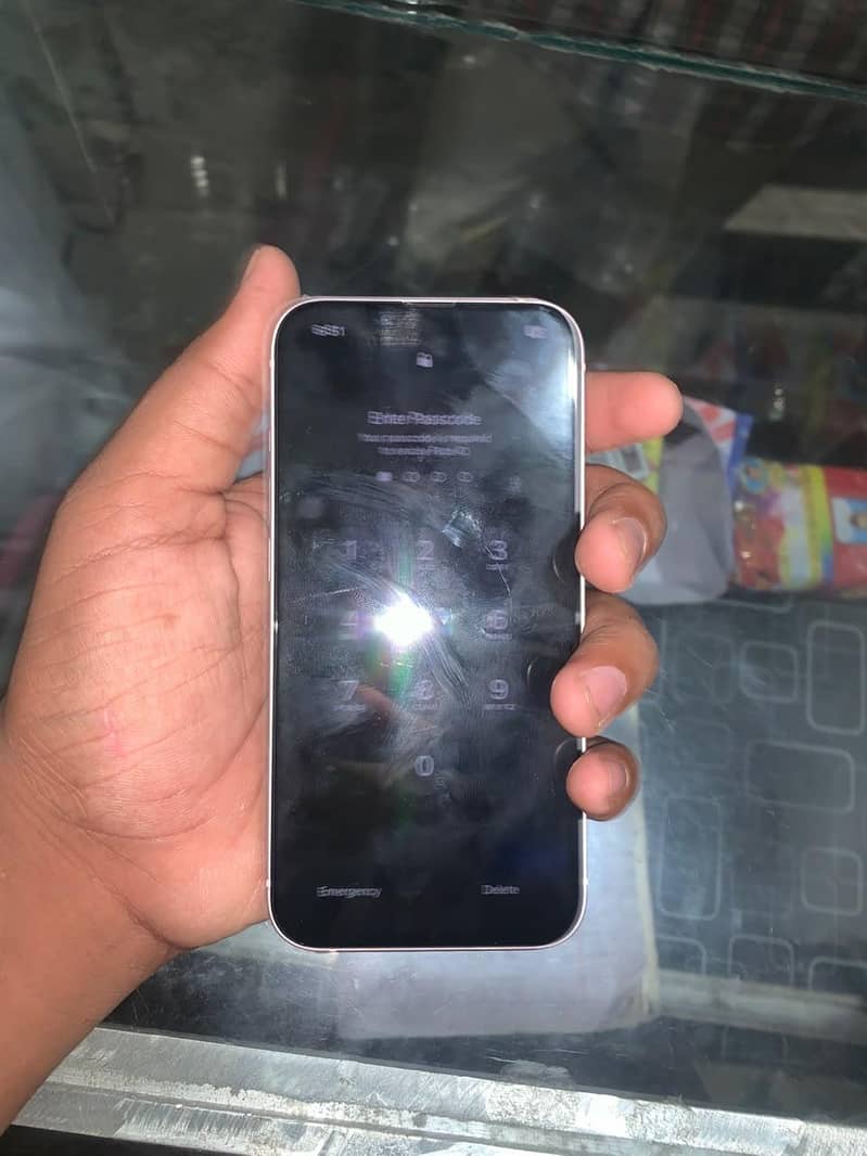 Apple iPhone 13 2