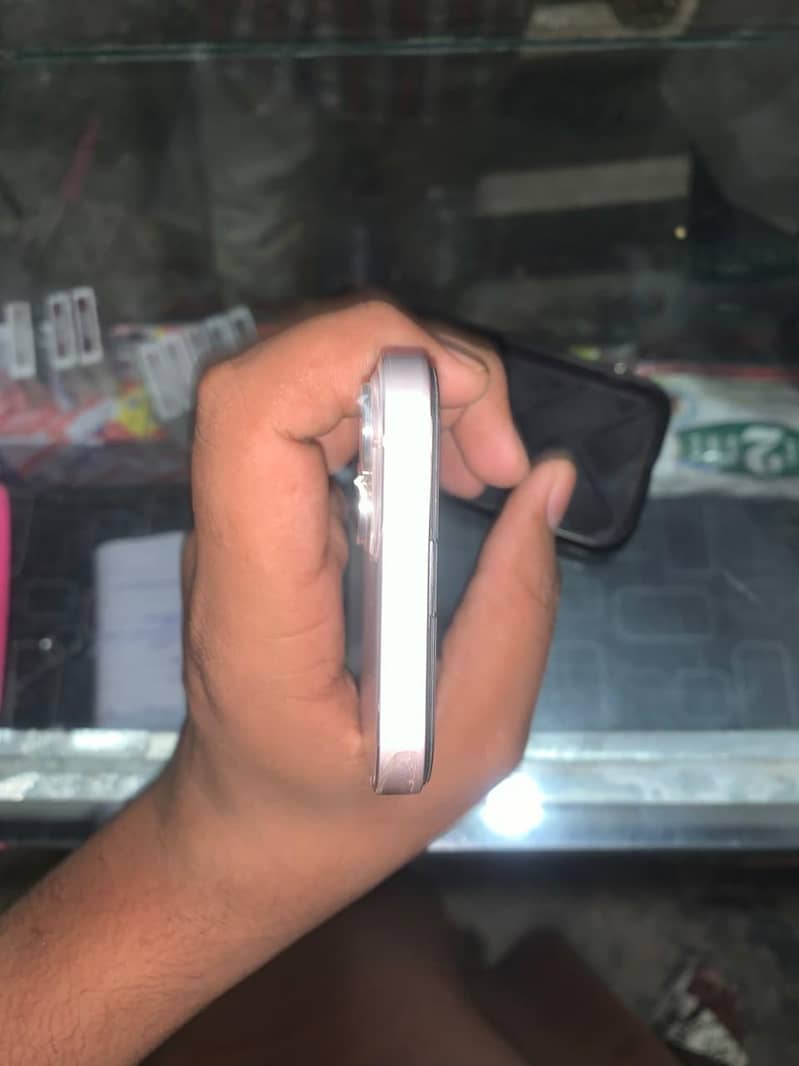 Apple iPhone 13 4