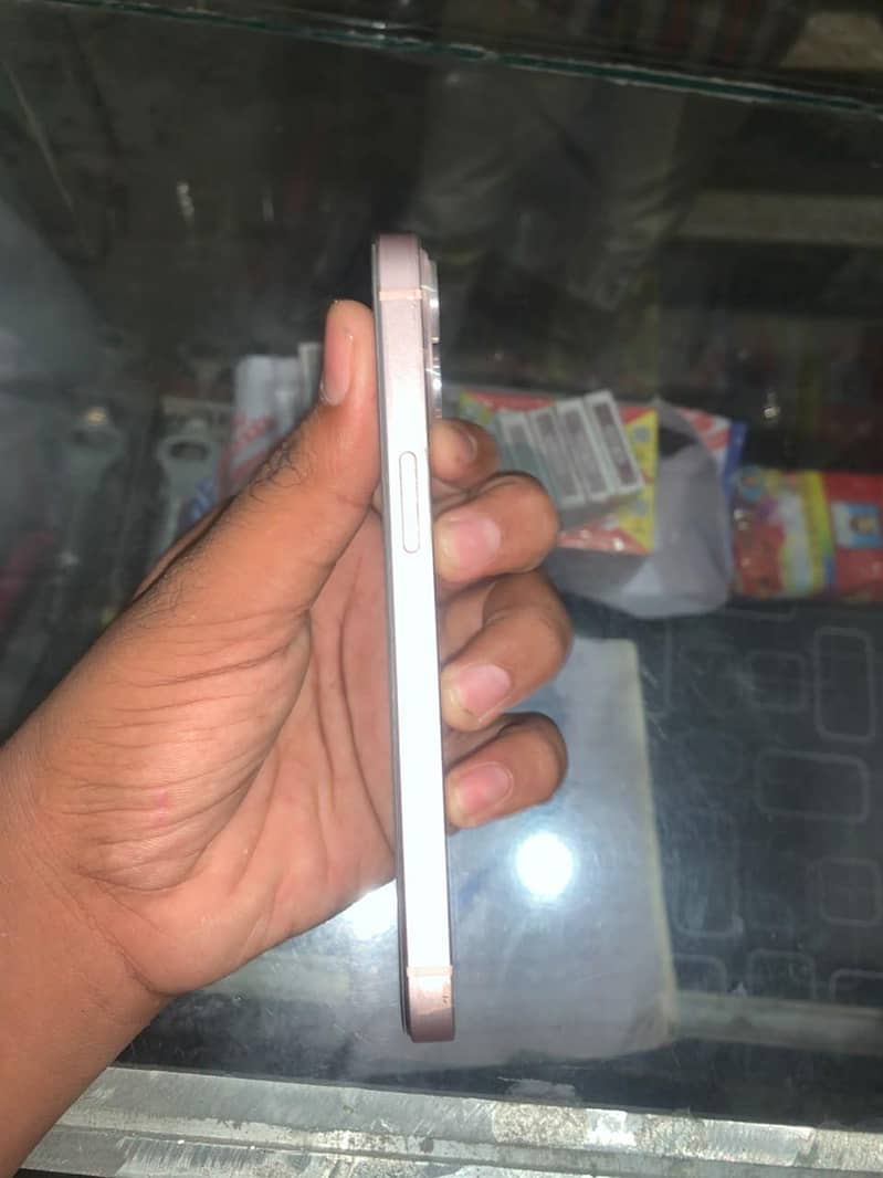 Apple iPhone 13 5