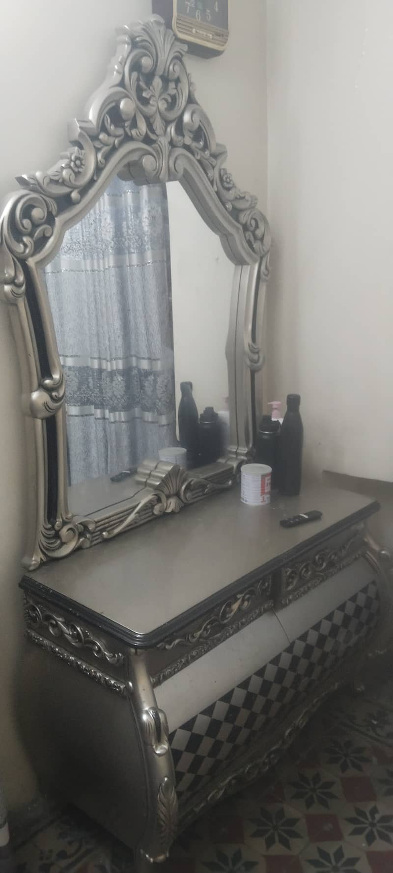 King bed with all things 0