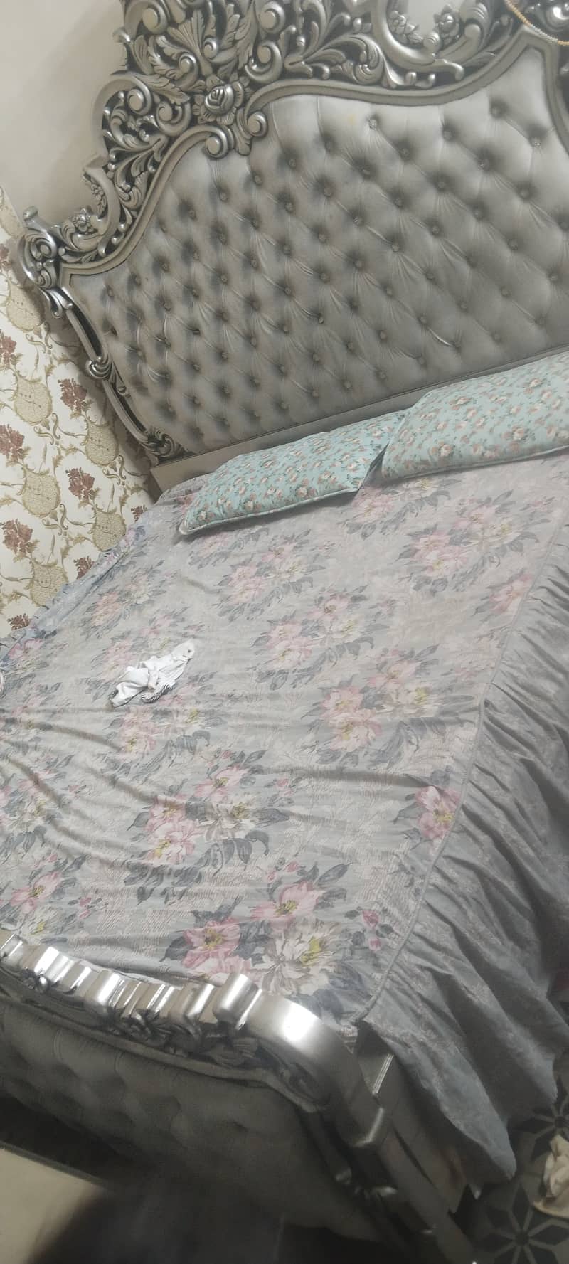 King bed with all things 1