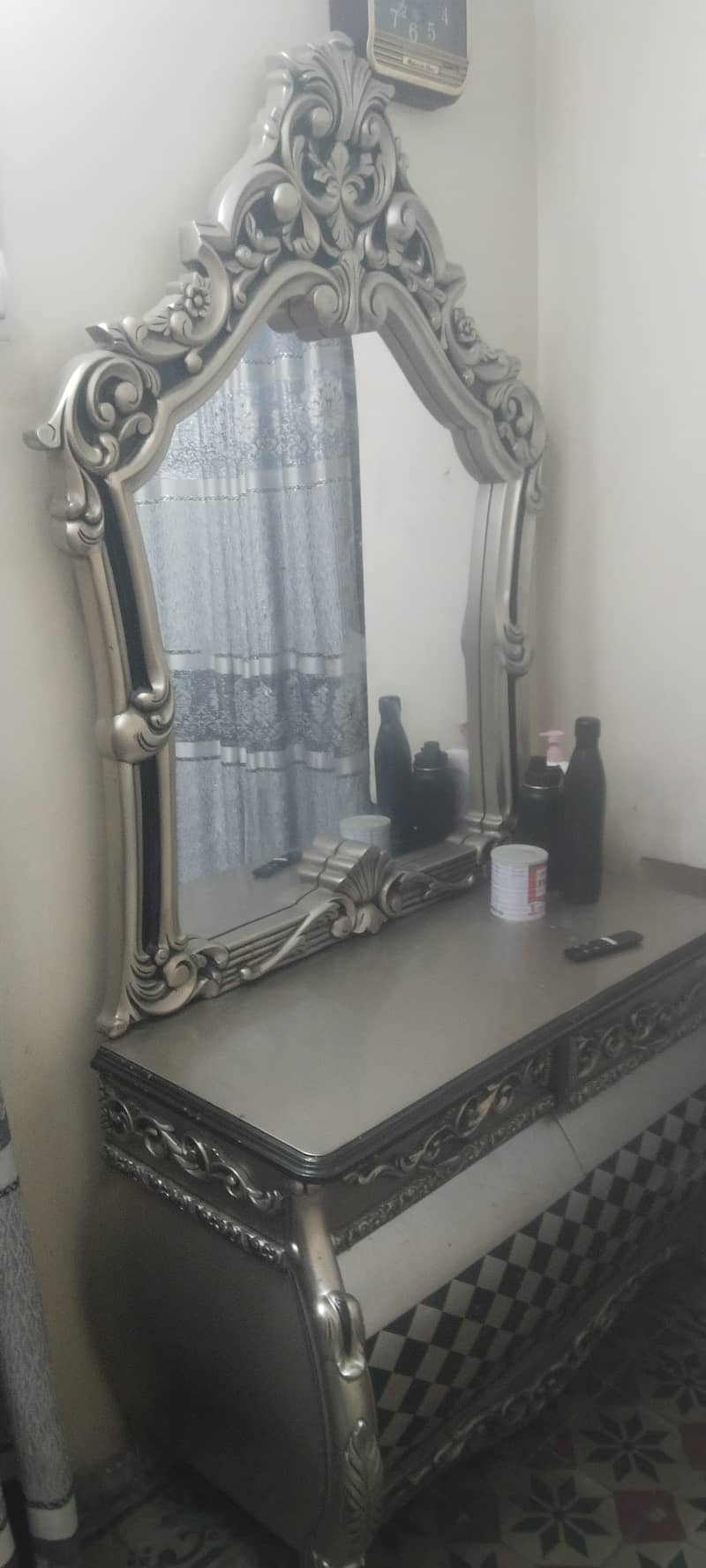 King bed with all things 2