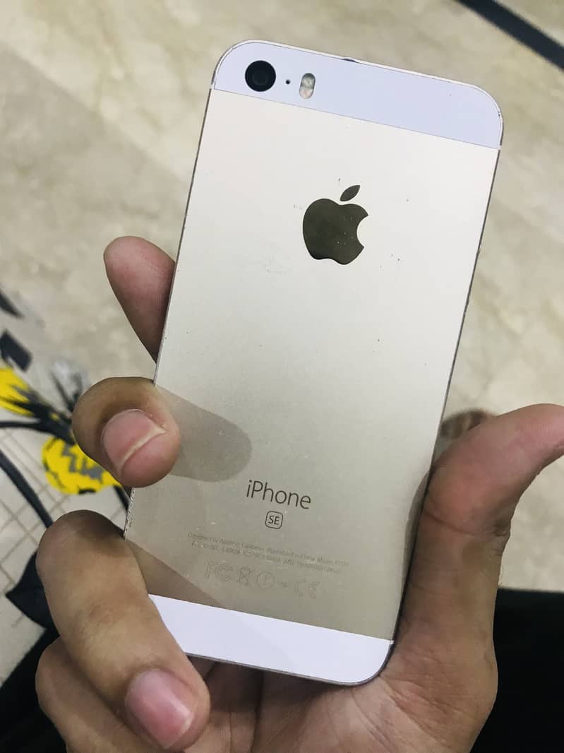 Apple iPhone 5se 3