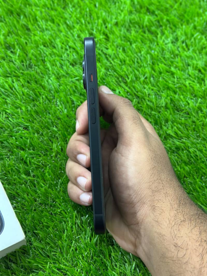Apple iPhone 15 8