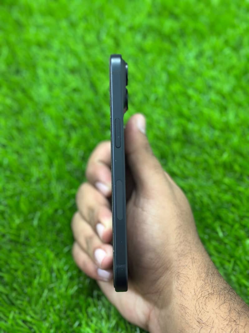 Apple iPhone 15 12