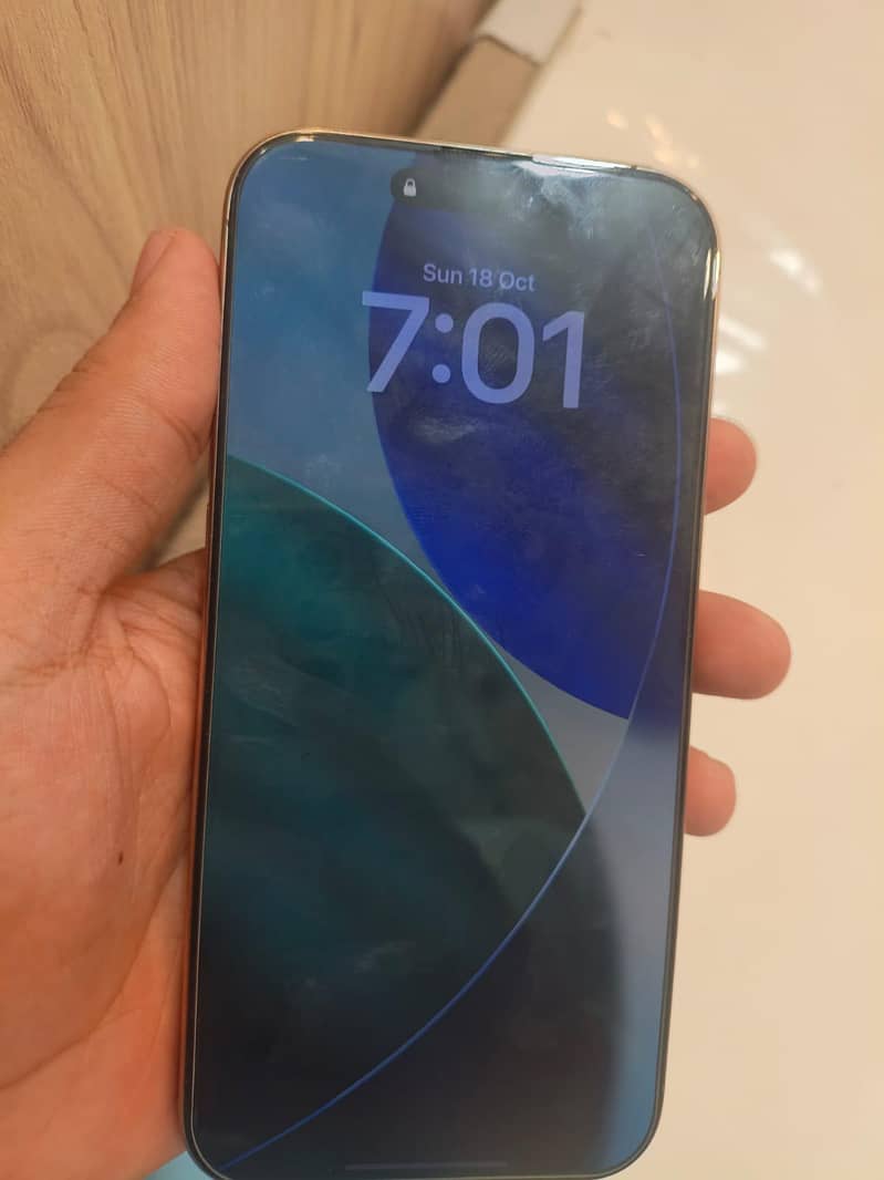 Apple iPhone 16 Pro Max 4