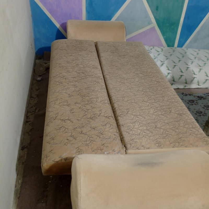 sofa and bad 1