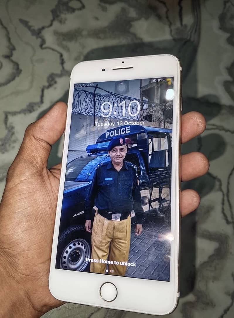 Apple iPhone 7 Plus 2